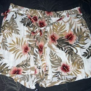 City Chic Pull On Floral Shorts Size 22 / XL *NWT*
